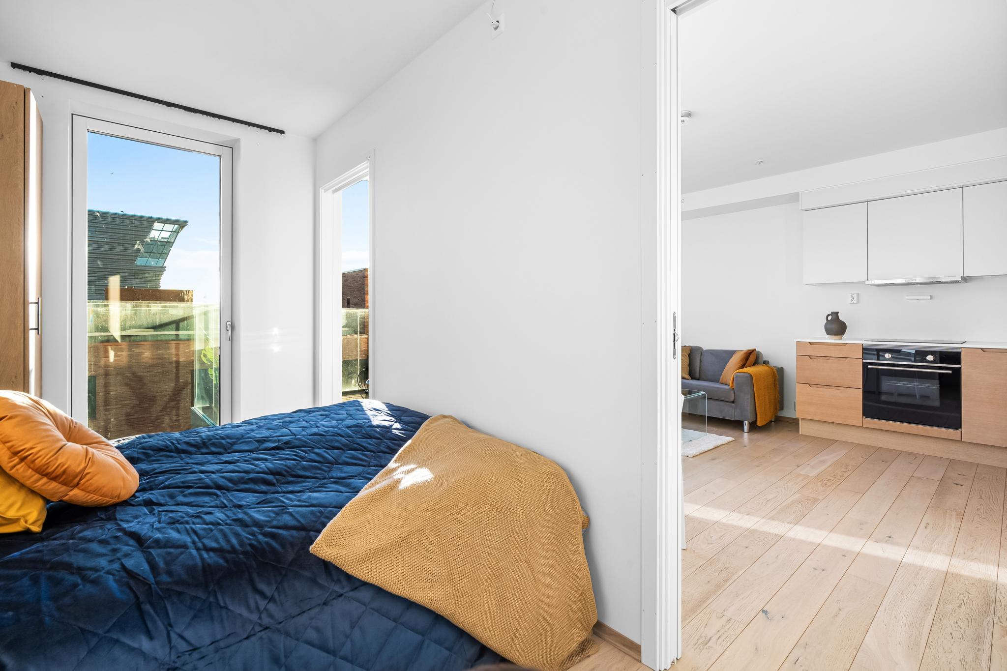 Soverom med inngang fra stuen.